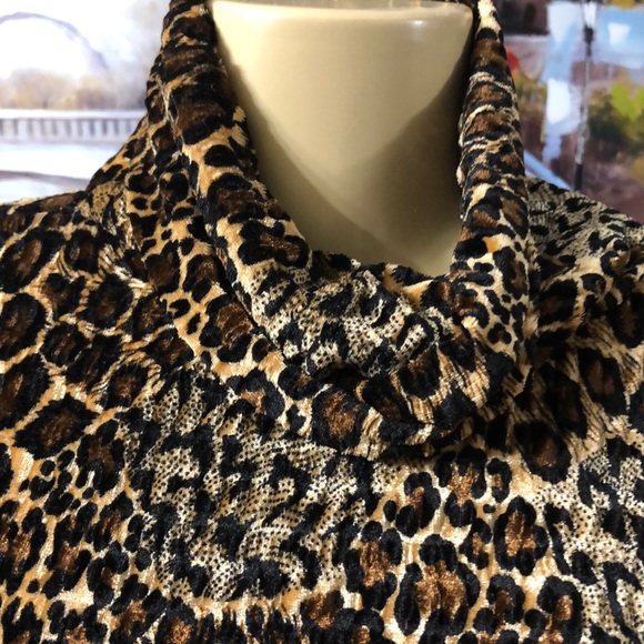 🌺BEAUTIFUL ANIMALS PRINT SWEATER SIZE M-L - Picture 5 of 10